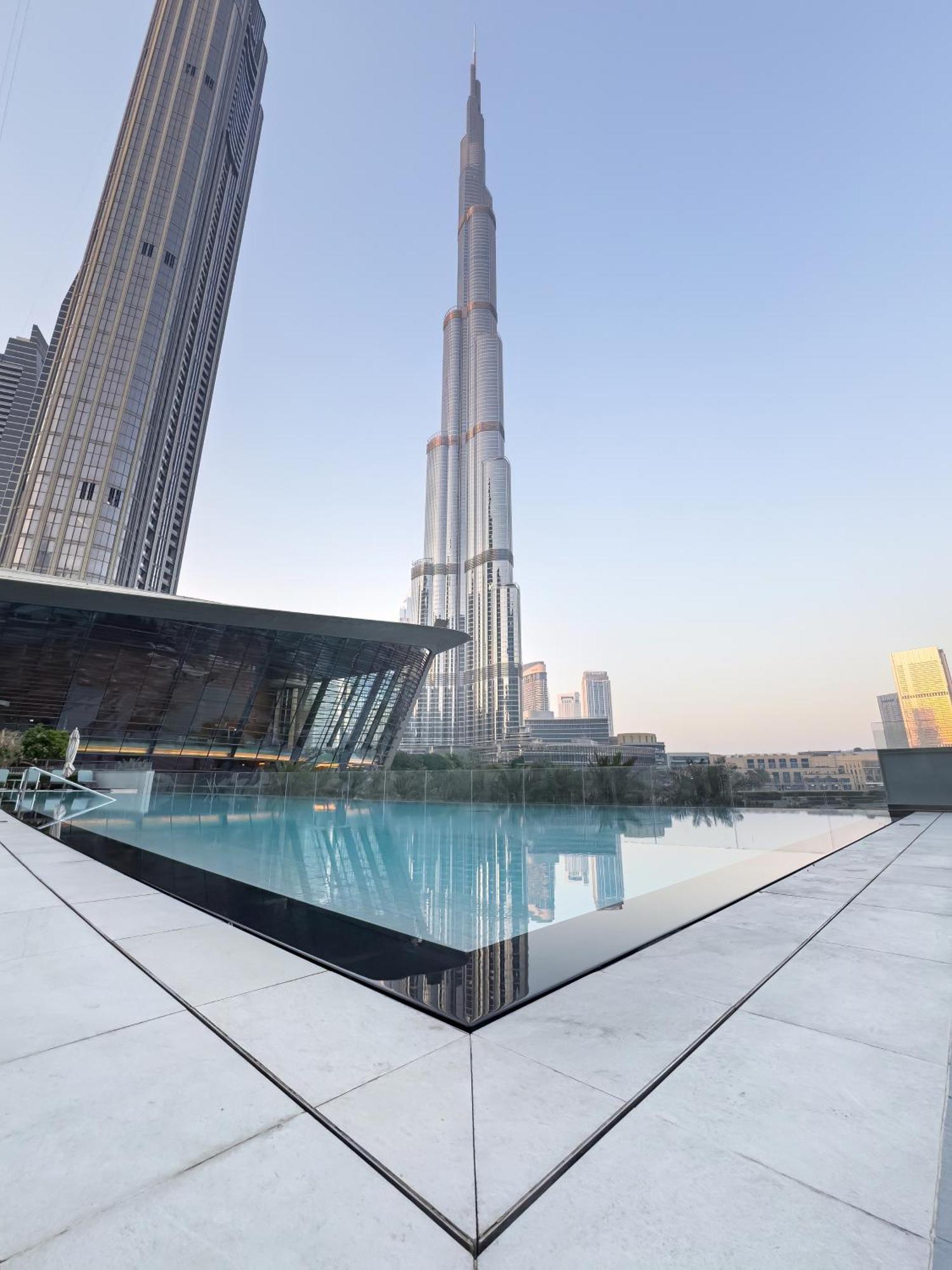 Grandeur 2 Bedroom I Burj Khalifa & Fountain Views I Free Parking, Gym, Pool, Wi-fi & Ps5 I By Skyline Serenity Apartment Dubai